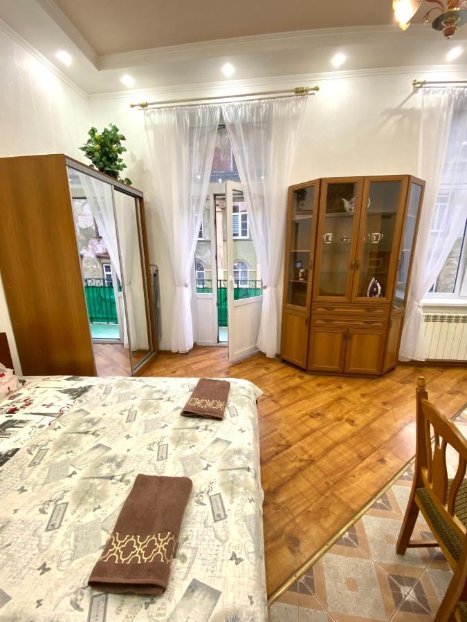 Навпроти Вернісажу Біля Оперного Вулиця Театральна 26 Є Балкон Та Інернет Apartment Лвив Екстериор снимка