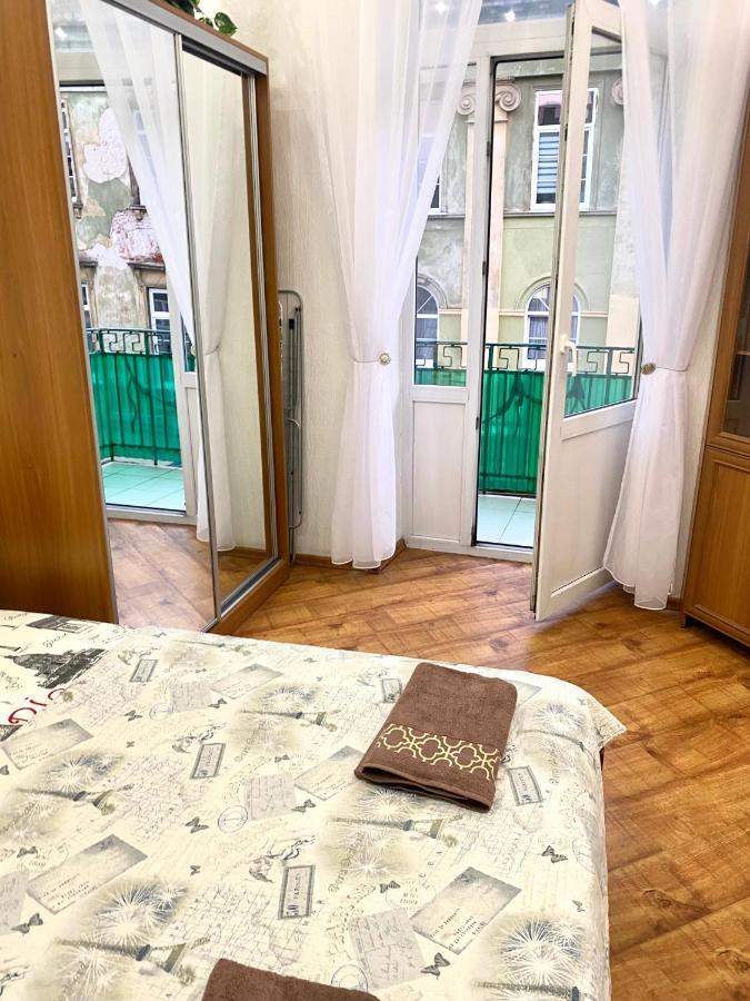 Навпроти Вернісажу Біля Оперного Вулиця Театральна 26 Є Балкон Та Інернет Apartment Лвив Екстериор снимка